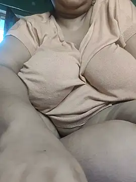 Ohh_Meena Show in webcam