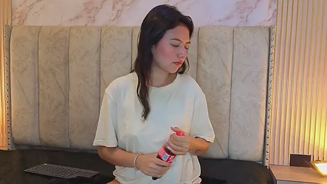 צ'אט XXX בשידור חי של Alahia_Bloom