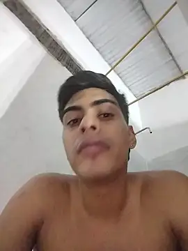 Show modela hot_latinox na web-kameri