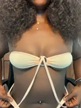 Show modela Leylabelle26 na web-kameri