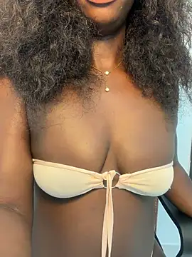 Leylabelle26 Adlı Modelin Canlı XXX Sohbeti