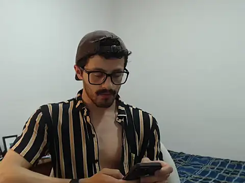 Chat +18 de CuriousTomX ao vivo