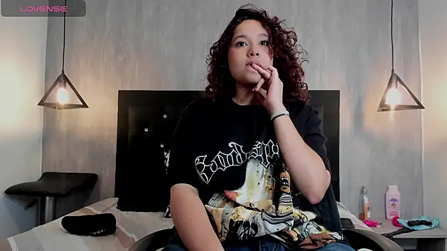 curly_babe élő XXX-chatje