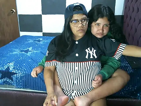 Valery-Khloe Show Webcam