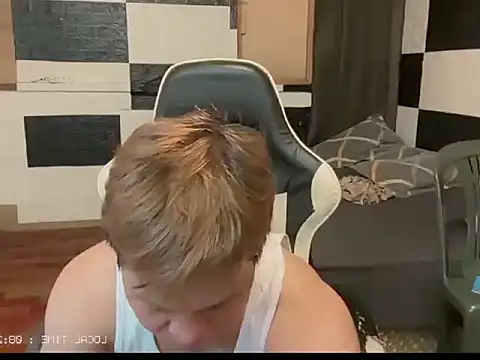 AstronFuckBOY Adlı Modelin Web Kamerası Şovu