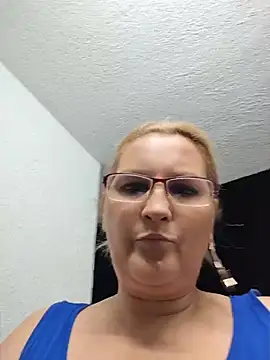 Divineblond Chat XXX live