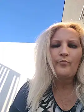 Divineblond's Live XXX Chat