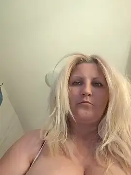 XXX chat uživo modela Divineblond