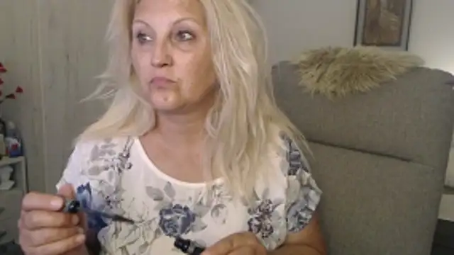 Divineblond 라이브 XXX 채팅