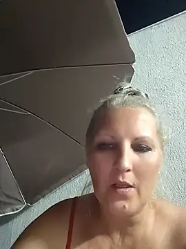 Divineblond XXX чат на живо