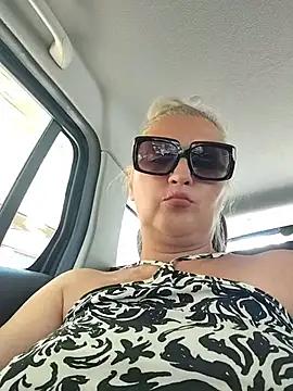 Divineblond Chat XXX live