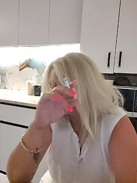 Chat +18 de Divineblond ao vivo