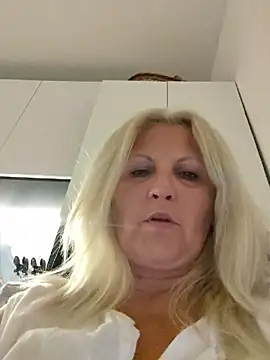 Divineblond Adlı Modelin Canlı XXX Sohbeti