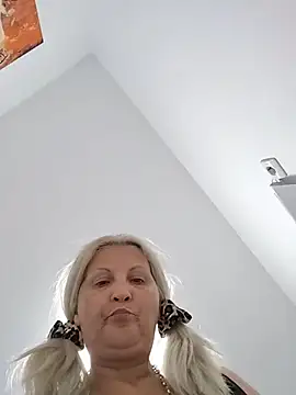 Chat XXX en directo de Divineblond
