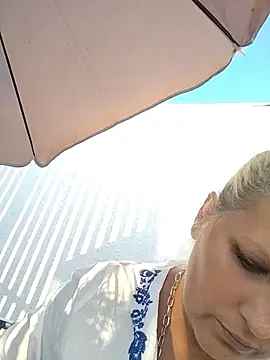 Divineblond Webcamshow