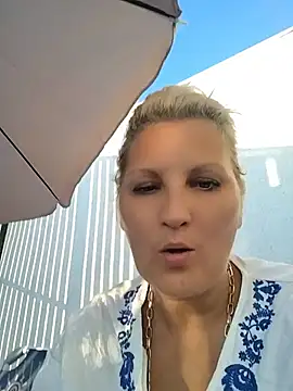 Divineblond's Live XXX Chat