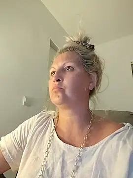 Divineblond Chat XXX live