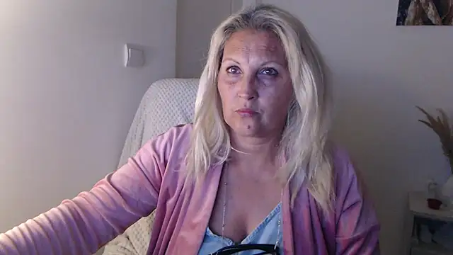Divineblond Chat XXX in diretta