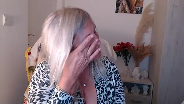 Divineblond 라이브 XXX 채팅