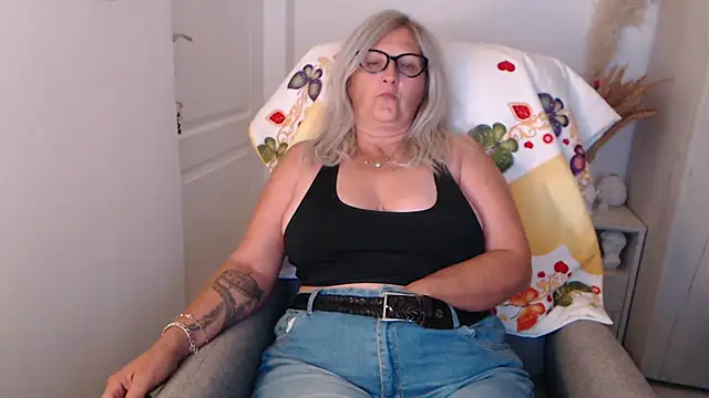 Divineblond Chat XXX in diretta