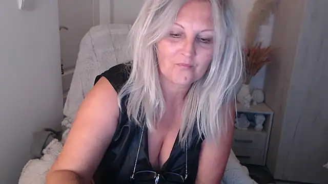Chatroom XXX en direct de Divineblond