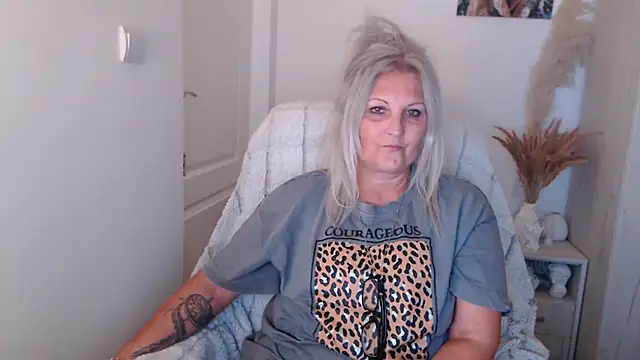 Divineblond 라이브 XXX 채팅