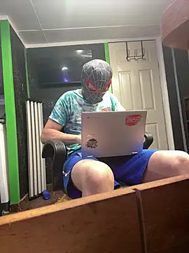bwcloverboy2 Show in webcam