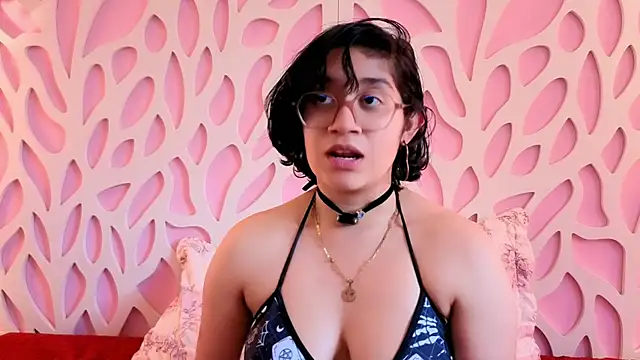 Show modela DaryMoon na web-kameri