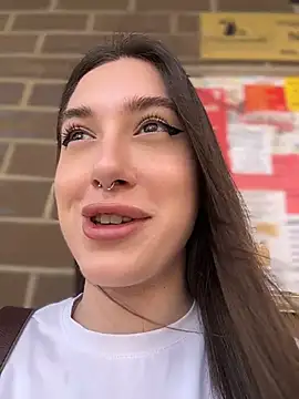 BOOMFOXY Adlı Modelin Canlı XXX Sohbeti