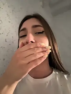 BOOMFOXY Adlı Modelin Canlı XXX Sohbeti