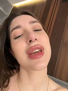 دردشة BOOMFOXY الجنسية المباشرة