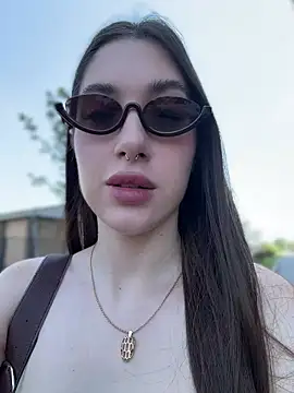 BOOMFOXY Adlı Modelin Canlı XXX Sohbeti