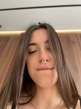 BOOMFOXY Adlı Modelin Canlı XXX Sohbeti