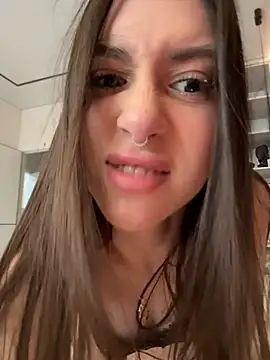 BOOMFOXY Adlı Modelin Canlı XXX Sohbeti