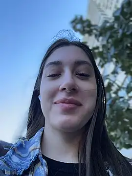 BOOMFOXY Adlı Modelin Canlı XXX Sohbeti