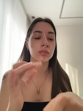 BOOMFOXY Adlı Modelin Canlı XXX Sohbeti