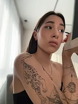 BOOMFOXY Adlı Modelin Canlı XXX Sohbeti