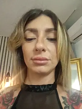 חדר צ'אט בשידור חי של SofiaLace