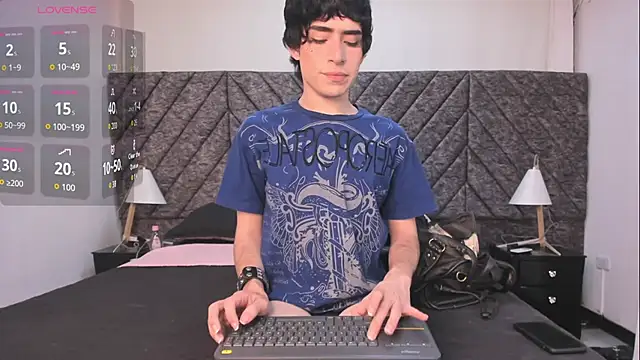 DemonFoxx Show in webcam