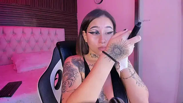 Chat XXX en directo de EmilyMora1_
