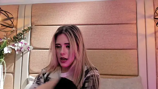 AndreinaOwen's Live XXX Chat
