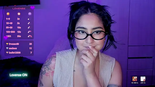 ViolettaKai Chat XXX in diretta