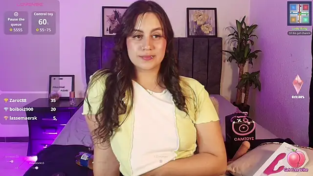 Mia_Collins_21 Show in webcam