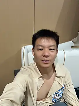 Show modela SexyKuikuiTop01 na web-kameri