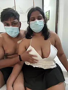 הופעת וובקאם של Tokencraze_couple