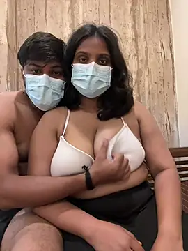 Tokencraze_couple's Webcam Show