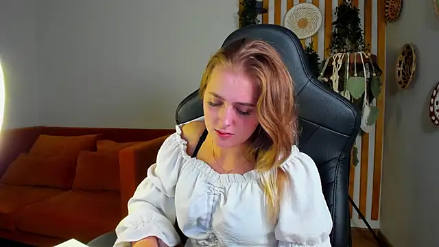 EllaBells' Live XXX Chat