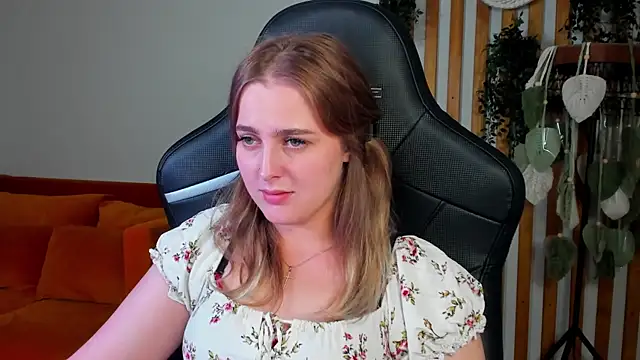EllaBells' Live XXX Chat