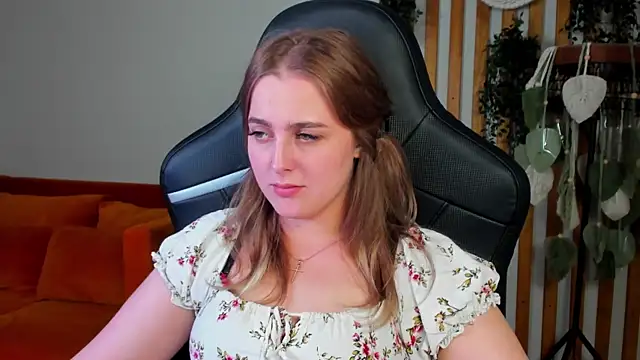 EllaBells' Live XXX Chat