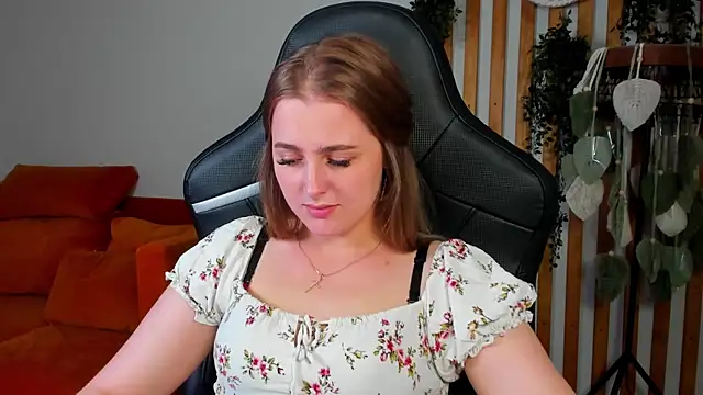 EllaBells' Live XXX Chat